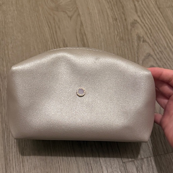Bvlgari X Emirates Amenity Bag - Picture 1 of 15